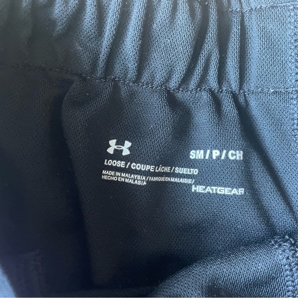 Under armour black and pink shorts size small - Picture 3 of 3